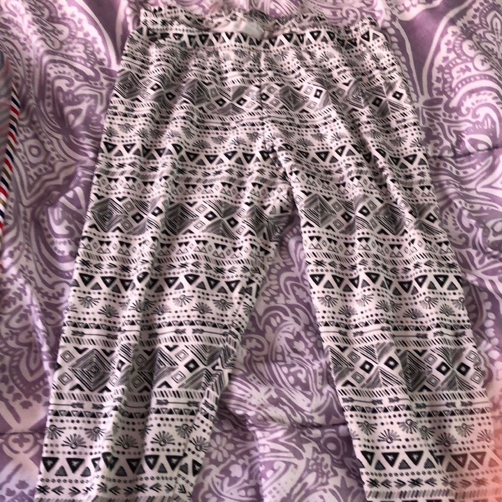 Black and white leggings with designs